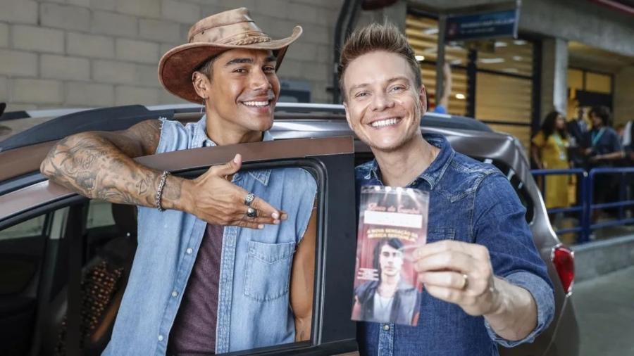 Micael Borges e Michel Teló nos bastidores de 'Fuzuê'