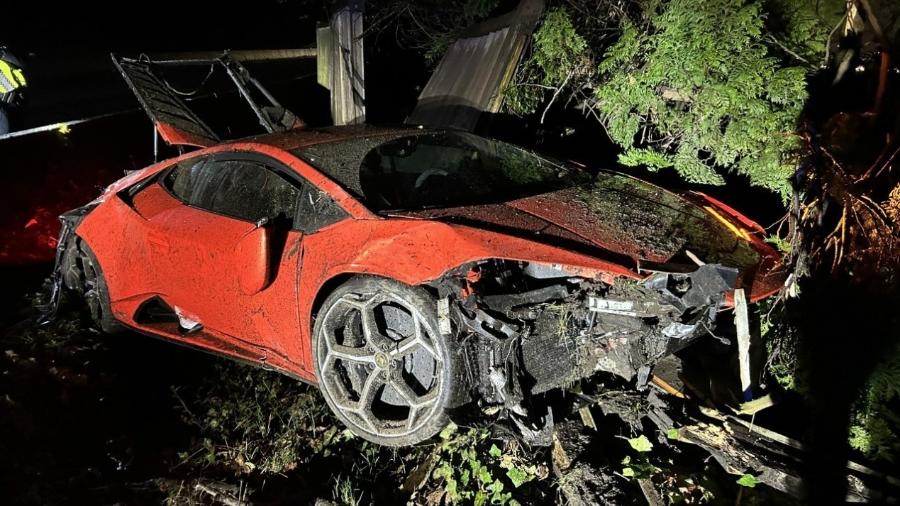 Garoto de 13 anos bate Lamborghini Huracán no Canadá