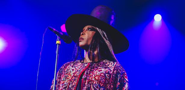 Erykah Badu durante show em São Paulo na quarta (6)