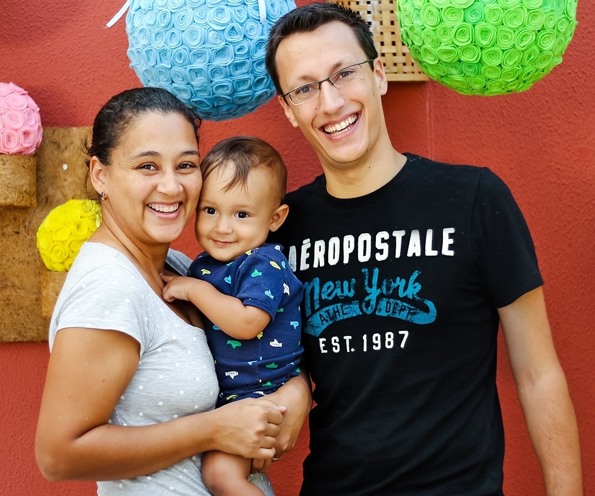 Descobrir o sexo do bebê na hora do parto é, para Jaqueciliane, uma sensação deliciosa! Tanto que, grávida de oito semanas de seu segundo filho, ela quer repetir a dose. "Para mim e para o meu marido, a expectativa de desfrutar da surpresa na hora do parto é mais forte do que a ansiedade", afirma. Durante os exames de rotina, ela pede aos médicos que não revelem o sexo da criança - Daniela Djean