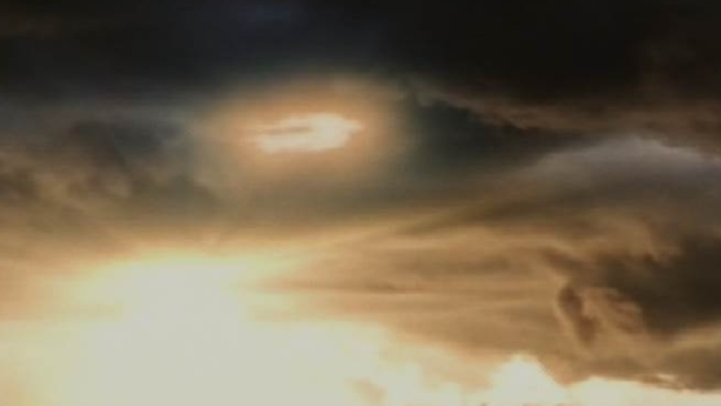 10.nov.2015 - Anjo enviado por Deus aparece para salvar os hebreus dos egípcios em "Os Dez Mandamentos" - Reprodução/Record