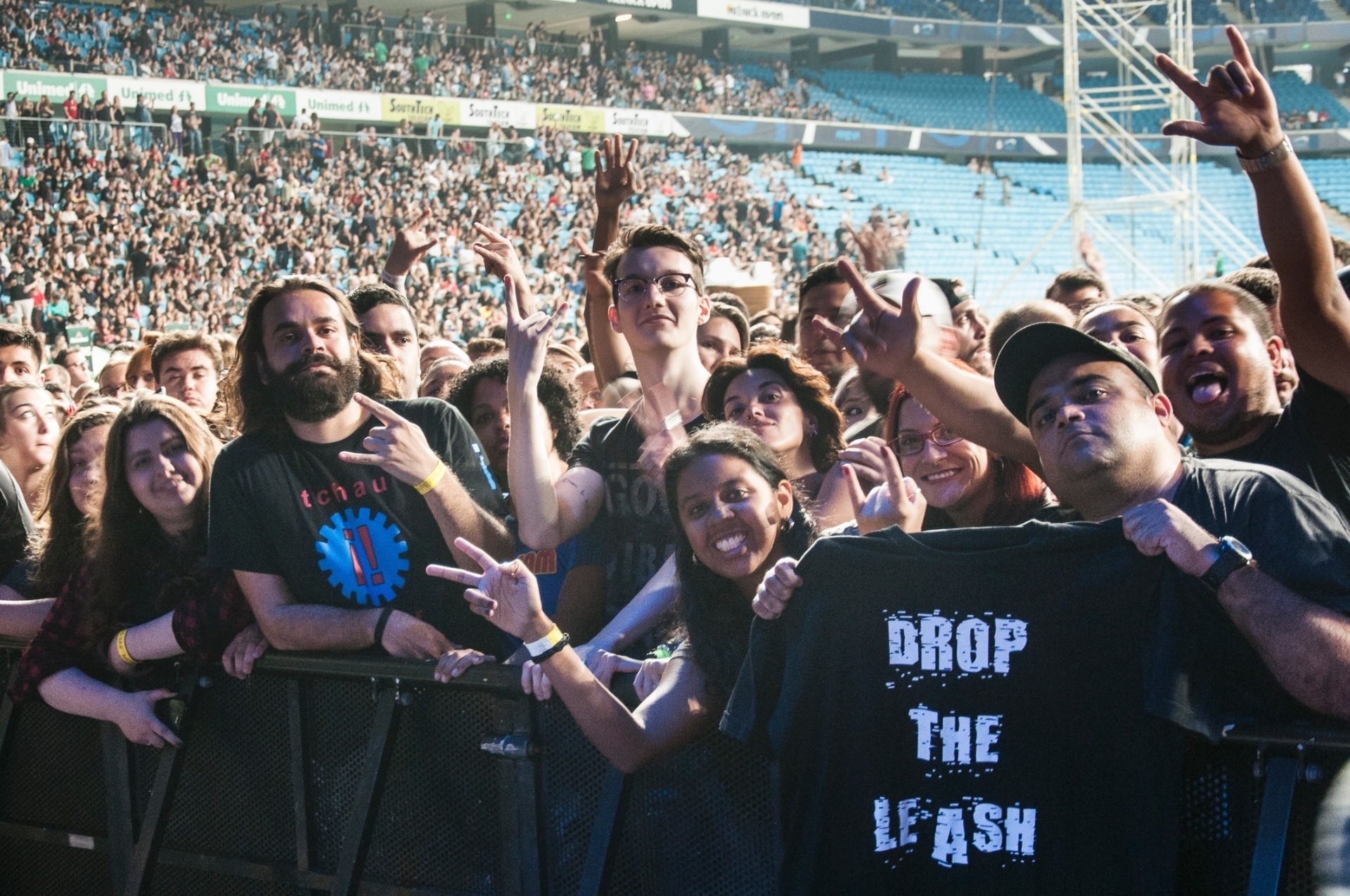 11.nov.2015 - Para receber o show, as traves do campo da Arena foram retiradas, e um piso especial foi instalado para não prejudicar o gramado - Nede Losina /UOL