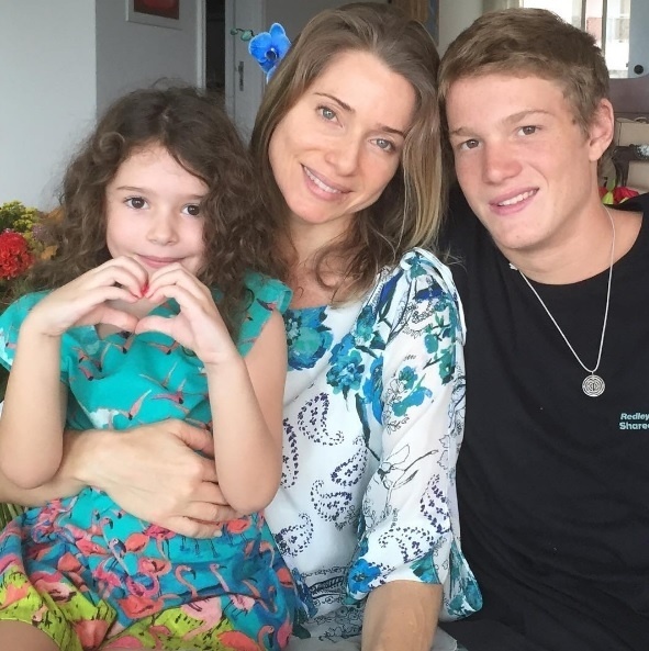 8.mai.2016 - Letícia Spiller posta foto ao lado dos filhos, Stella e Pedro. "Gracias a la vida", escreveu a atriz - Reprodução/Instagram/arealspiller