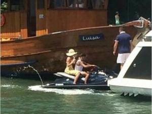 Neymar e Bruna Marquezine foram fotografados em jet ski - Reprodução/Instagram/@neymar_brunetes - Reprodução/Instagram/@neymar_brunetes