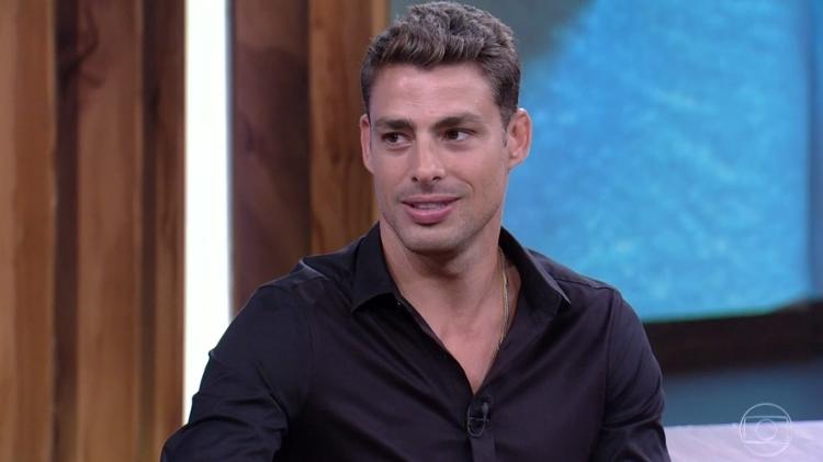 Cauã durante o "Conversa com Bial" - Reprodução/Globo - Reprodução/Globo