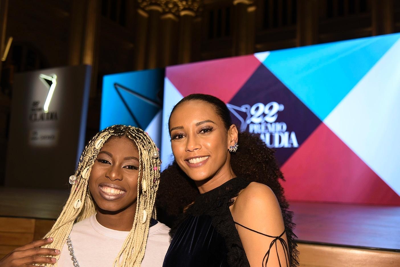 MC Soffia, vencedora da categoria revelação, e Taís Araújo, a hors-concours da premiação. - Biofoto/Flavio Santana