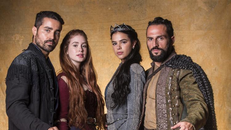 Virgilio (Ricardo Pereira), Amália (Marina Ruy Barbosa), Catarina (Bruna Marquezine) e Constantino (José Fidalgo) - TV Globo/Divulgação - TV Globo/Divulgação