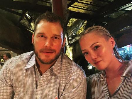 Chris Pratt posa com a atriz Pom Klementieff, a Mantis de "Guardiões da Galáxia", em São Paulo - Reprodução/Instagram/prattprattpratt