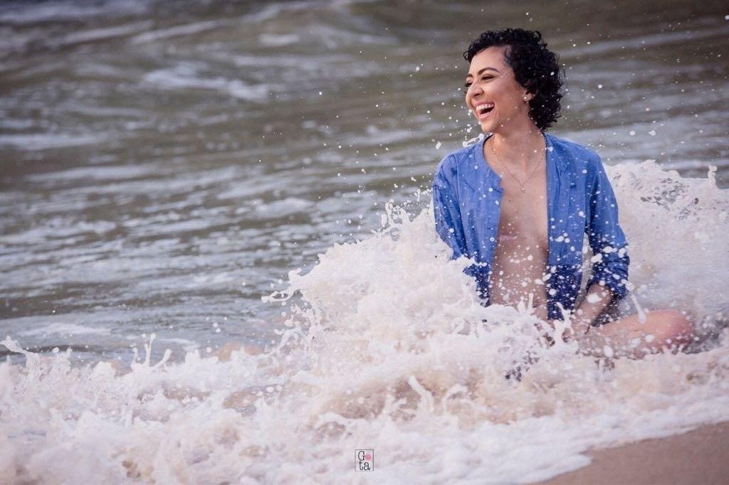 Hoje, Cíntia aconselha outras mulheres e jovens que têm câncer por meio das redes sociais - Márcio Macena/Divulgação