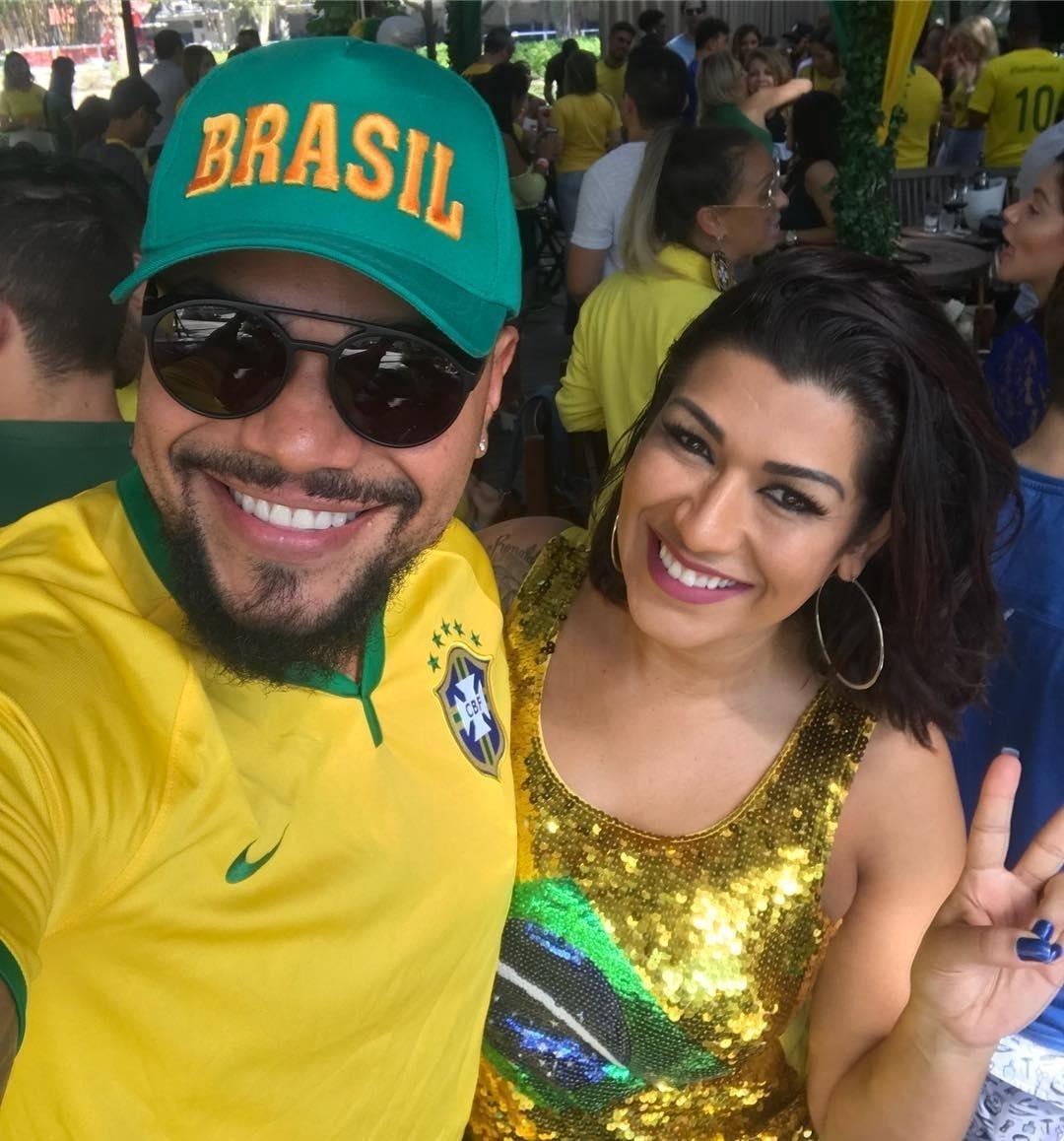 "Pra cima Brasil", escreveu Naldo ao lado da Mulher Moranguinho - Reprodução/Instagram