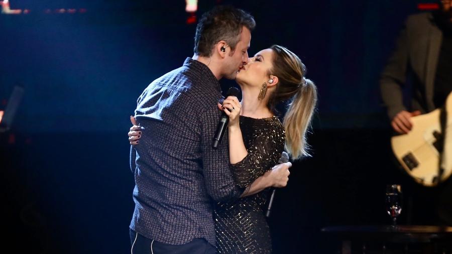Sandy e Lucas Lima se beijam em show - Manuela Scarpa/Brazil News