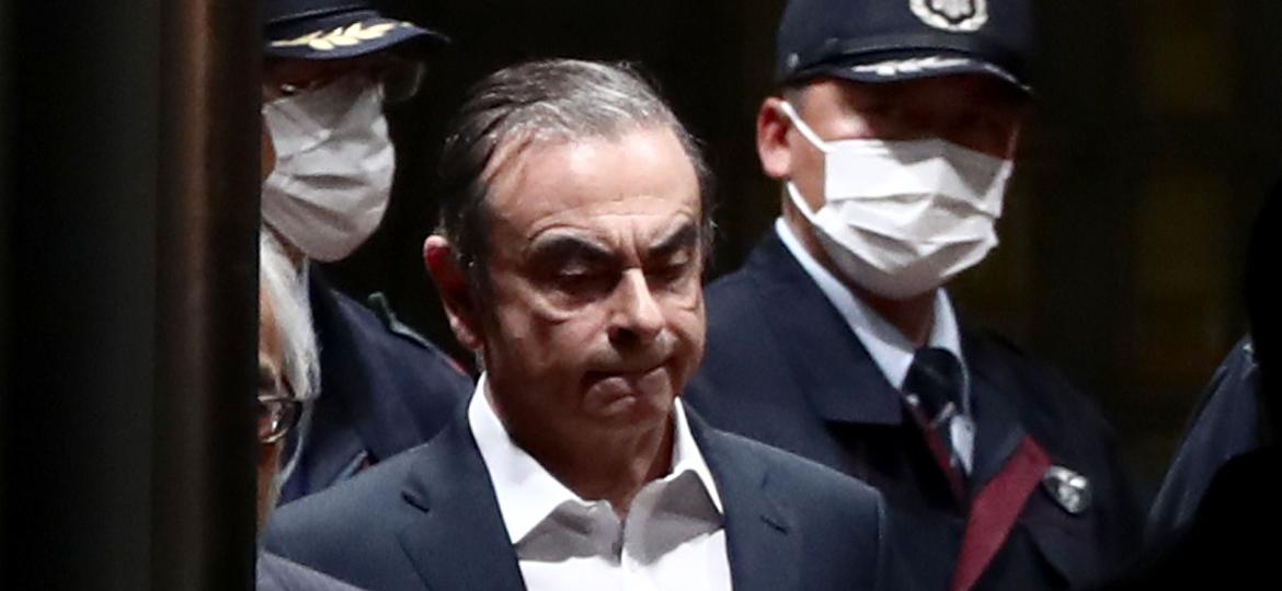 Com semblante abatido, Carlos Ghosn deixa casa de detenção em Tóquio após pagar fiança de R$ 17,8 milhões - Behrouz Mehri/AFP
