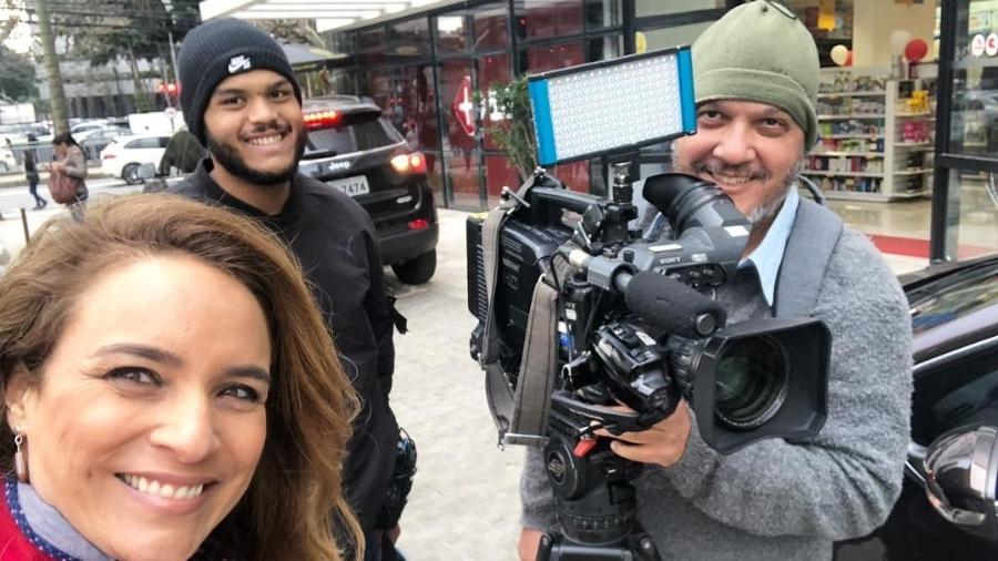 Trabalho em externa da repórter Veruska Donato, acompanhada de uma equipe completa da TV Globo - Instagram