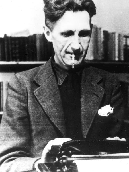 O escritor George Orwell, autor de "1984" e "A revolução dos bichos" - ullstein bild via Getty Images