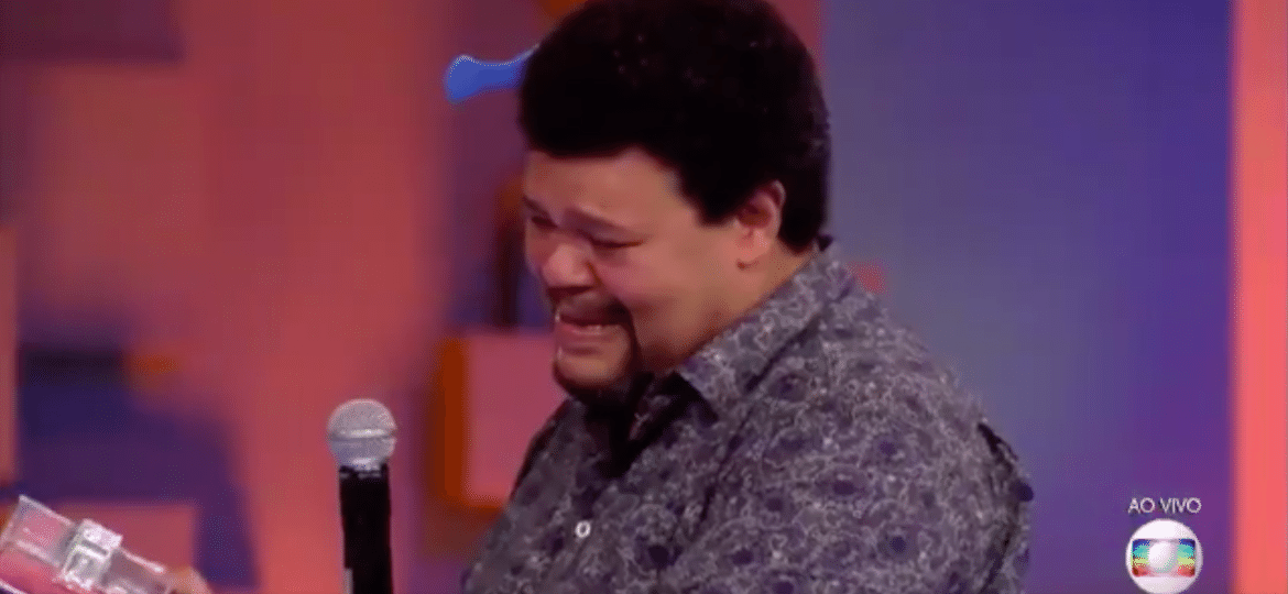 Babu chora ao receber do apresentador Tiago Leifert a chave da Toro, mas item era simbólico; entrega da picape pode demorar devido ao coronavírus - Reprodução/TV Globo