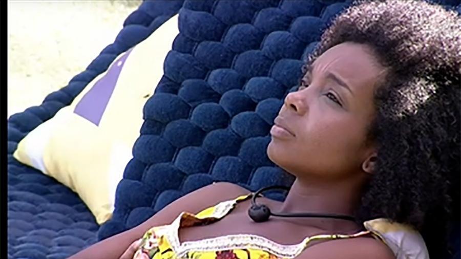 Thelma na área externa do BBB 20 - Reprodução/Globoplay