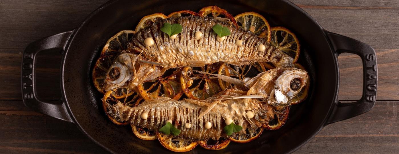 Sardinha de rio ticada, prato criado pelo chef Felipe Schaedler, do restaurante Banzeiro, um dos principais difusores da culinária e ingredientes amazônicos - Divulgação