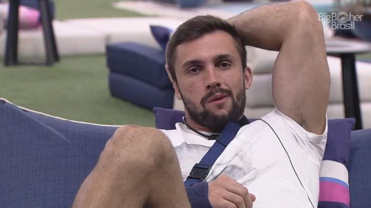 BBB 21: Arthur conversa com Projota no jardim - Reprodução/Globoplay - Reprodução/Globoplay