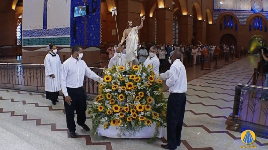Missa de Páscoa no Santuário Nacional de Aparecida teve público após decisão de Nunes Marques - 4.abr.2021 - Reprodução/TV Aparecida