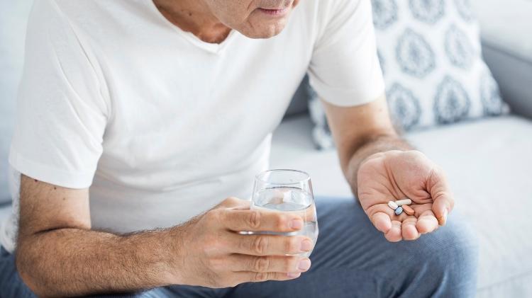 Idoso, remédios, medicamentos - iStock - iStock