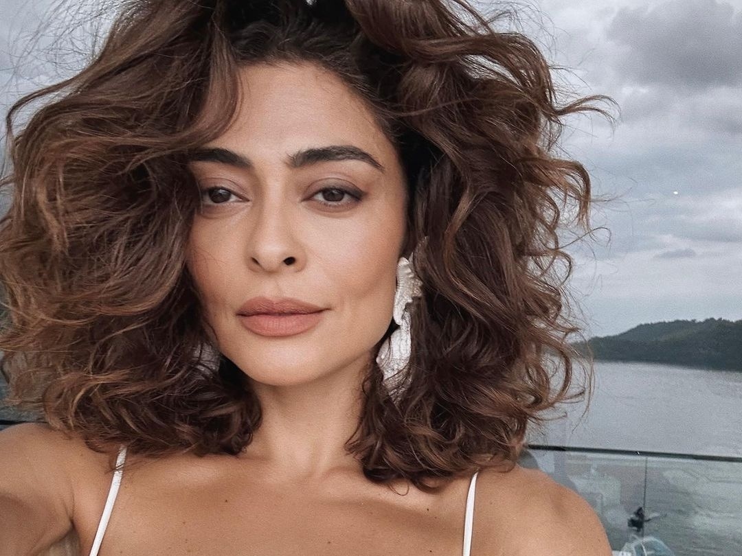 Juliana Paes exibe pernas torneadas ao posar em ensaio intimista