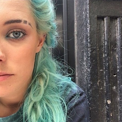 Sobrancelhas com fendas - Reprodução/Instagram/@chloenorgaard