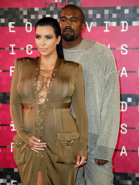 30.ago.2015 - Grávida de um menino, Kim Kardashian acompanha o marido, Kenye West ao Video Music Awards, que acontece no Microsoft Theater, em Los Angeles - Reuters