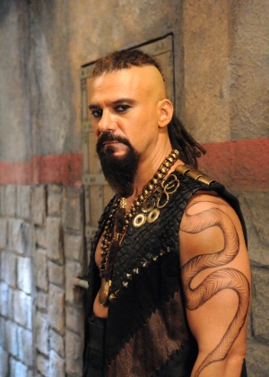 Leonardo Vieira interpreta o feiticeiro Balaão na segunda fase de "Os Dez Mandamentos" - Munir Chatack/TV Record