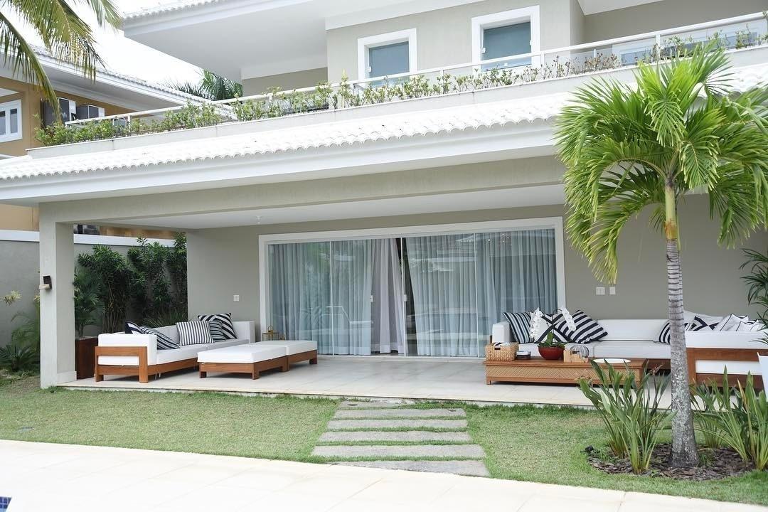 A mansão de Anitta está avaliada em R$ 10 milhões e fica em um condomínio de luxo na Barra da Tijuca, zona oeste do Rio. Entre os vizinhos famosos estão, Marina Ruy Barbosa, Juliana Paes e André Marques - Reprodução/Instagram Estúdio Decore