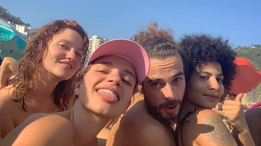Bruna Linzmeyer curte praia com amigos - Reprodução/Instagram
