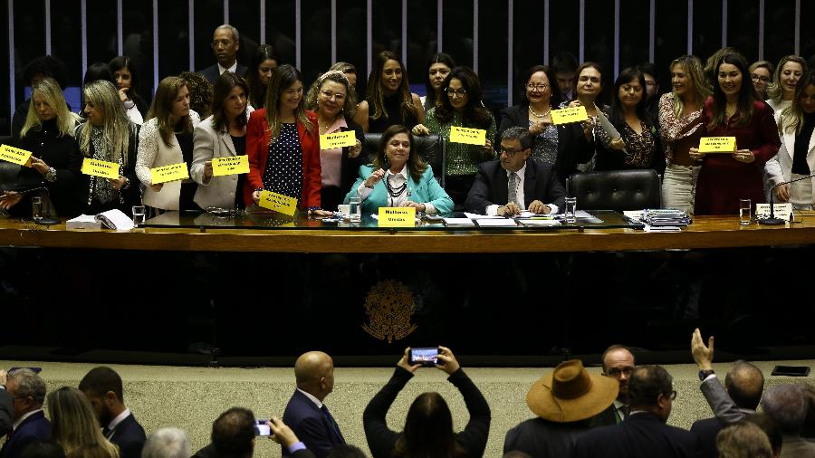 Em julho, deputadas da bancada feminina marcaram posição contra pontos da reforma que afetavam as mulheres - Pedro Ladeira/Folhapress