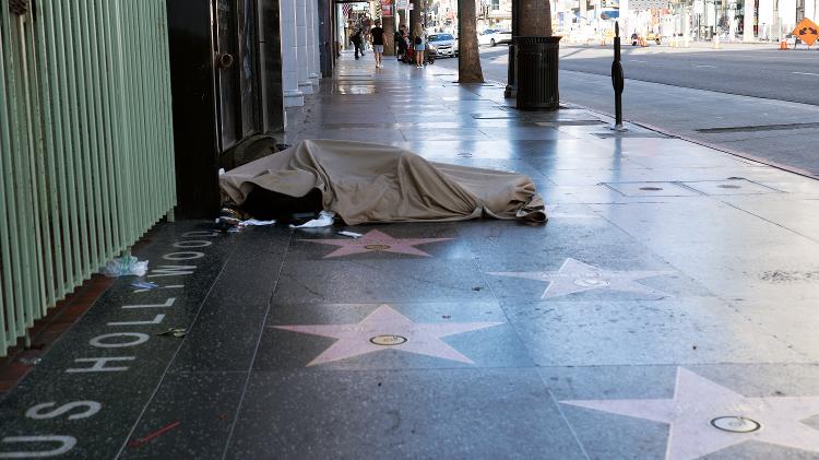 Na famosa Calçada da Fama, em Los Angeles, o lado menos glamouroso de Hollywood - Stelsone/iStock