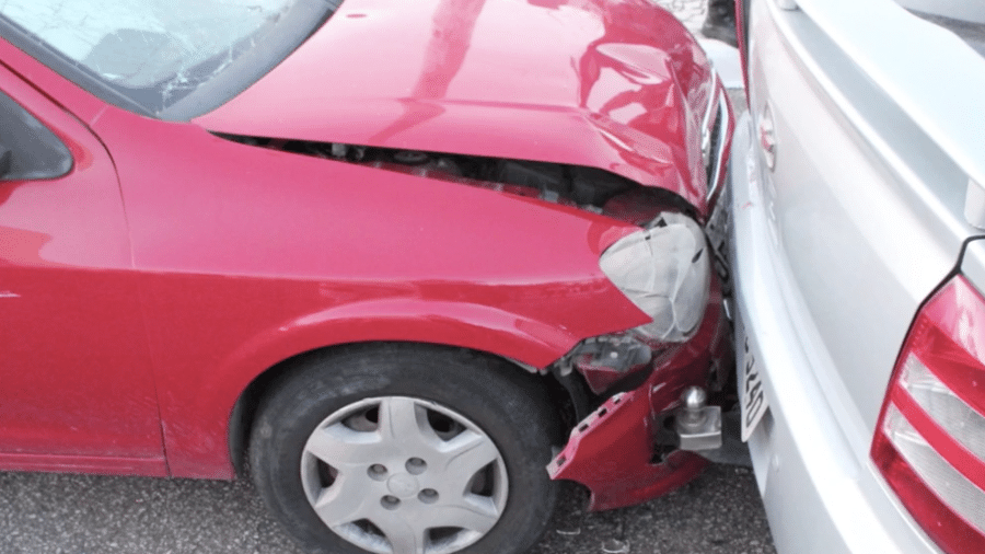 Celta bateu na traseira de veículo no dia 20 de janeiro na Orla de Atalaia, em Aracaju (SE); fragmento de airbag matou motorista - Reprodução