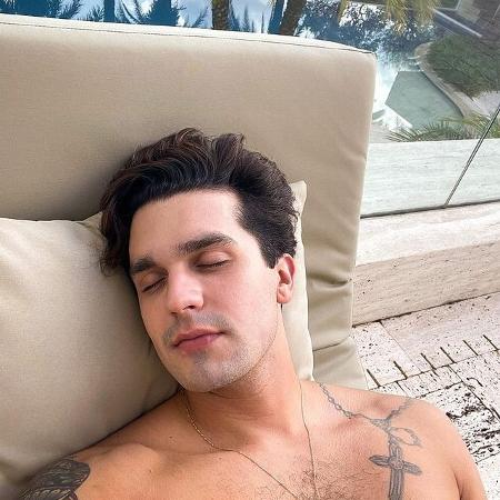 Luan Santana descansa na varanda e fãs brincam - Reprodução/Instagram
