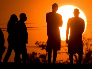 Governo toma decisão hoje (15) sobre o horário de verão; veja o que se sabe