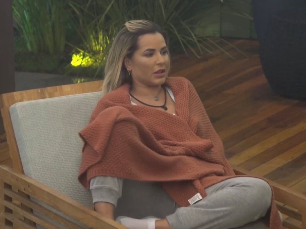 Deolane detona peão: 'Fica dando uma de sonso; ridículo'