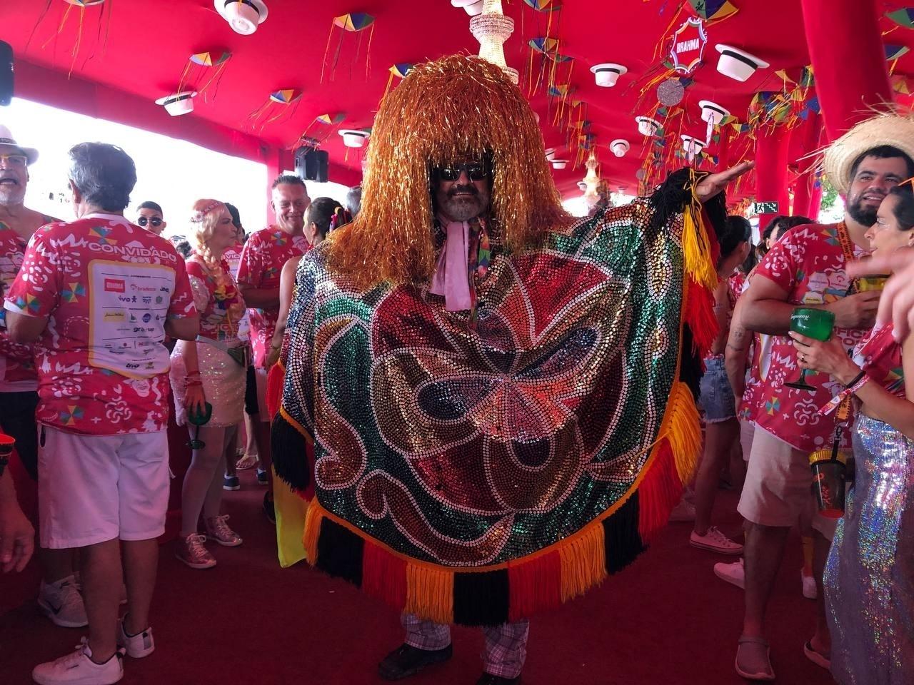 Alexandre Valença escolheu fantasia de cabloco de lança - Yasmin Nascimento/UOL