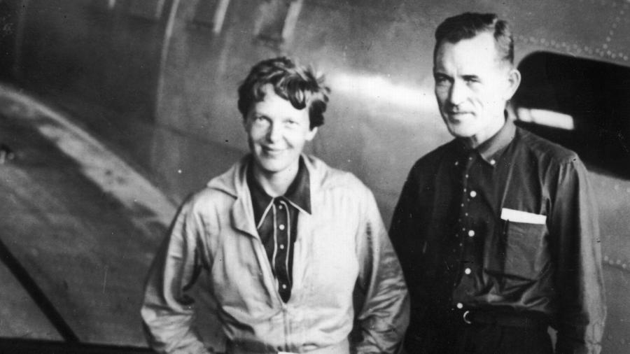 Amelia Earhart e Fred Noonan desapareceram em 2 de julho de 1937