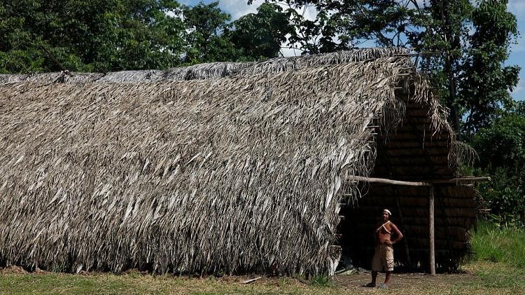 Nativo Huaorani no Parque Nacional Yasuni. Amazonas, Equador - Julio Etchart/Ullstein via Getty Images - Julio Etchart/Ullstein via Getty Images