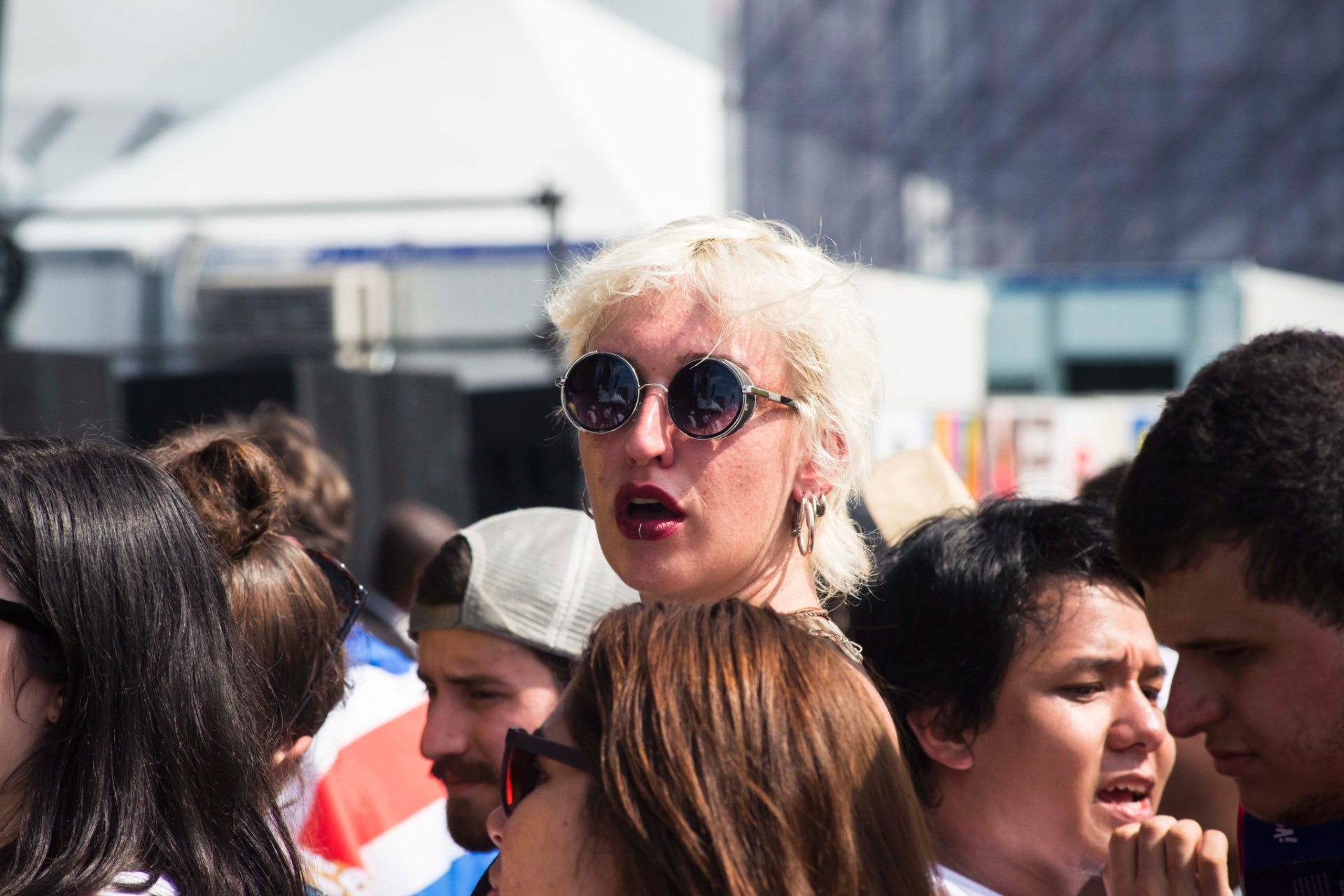12.mar.2016 - Fãs curtem o primeiro dia de shows do Lollapalooza Brasil 2016 - Rafael Roncato/UOL