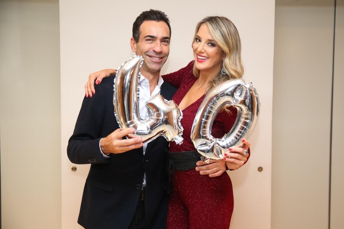 16.jun.2016 - Na noite desta quinta-feira, Ticiane Pinheiro comemorou seus 40 anos em grande estilo. A apresentadora recebeu amigos, família e o namorado, César Trali, em seu aparamento em São Paulo - Manuela Scarpa/ Brazil News