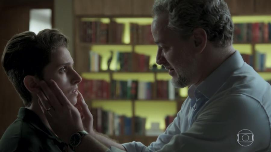 Ivan (Carol Duarte) e Eugênio (Dan Stulbach) em cena de "A Força do Querer" - Reprodução/Globo
