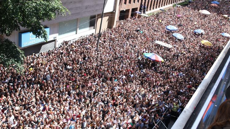 Show gratuito de Pabllo Vittar leva clima de bloco de Carnaval para a rua Augusta - Thiago Duran/AgNews - Thiago Duran/AgNews