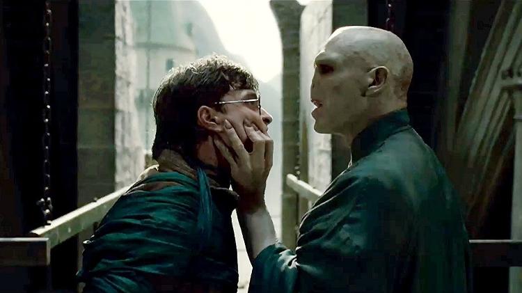 Ralph Fiennes e Daniel Radcliffe em cena de "Harry Potter e as Relíquias da Morte: Parte 2" (2011) - Divulgação - Divulgação