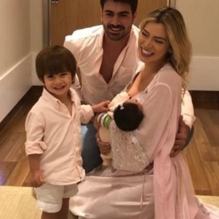 Adriana e Rodrigão com os filhos, Rodrigo e Linda - Reprodução/Instagram/rodrigaooficial