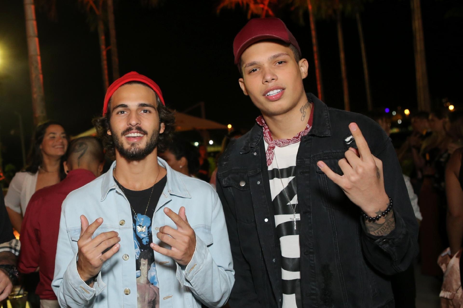 Breno Leone e MC Pablinho, no Rio - Rodrigo Gorosito