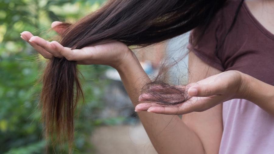 A queda de cabelo é um dos problemas amenizados pelo detox capilar - Getty Images/iStockphoto