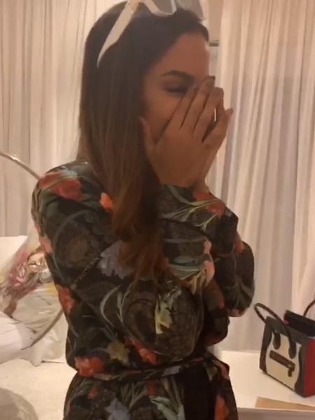 Anitta vai às lágrimas com presente em festa de aniversário - Reprodução/Instagram