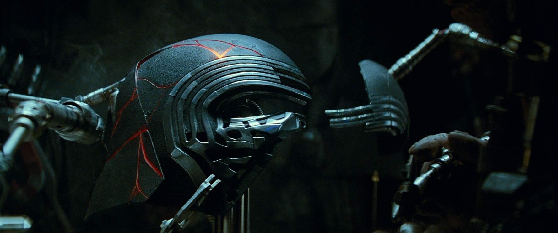 O capacete de Kylo Ren (Adam Driver) em "Star Wars IX: The Rise of Skywalker" - Divulgação