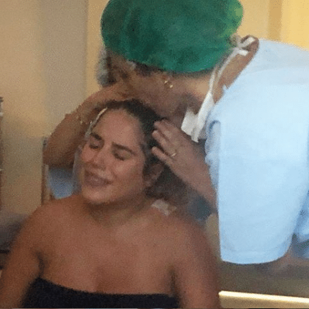 Camilla Camargo, em trabalho de parto, recebe o carinho da irmã, Wanessa - Reprodução/Intagram